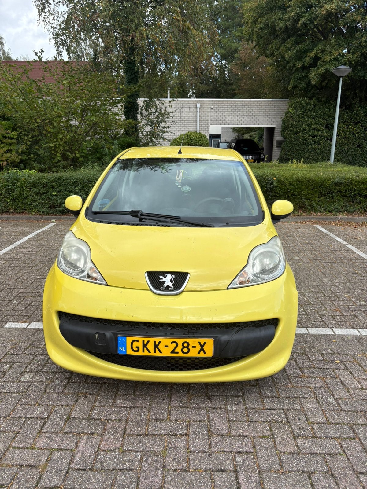 Peugeot 107 1.0 12V 3DR 2009 Geel, Auto's, Voorwielaandrijving, Stof, Zwart, 4 stoelen