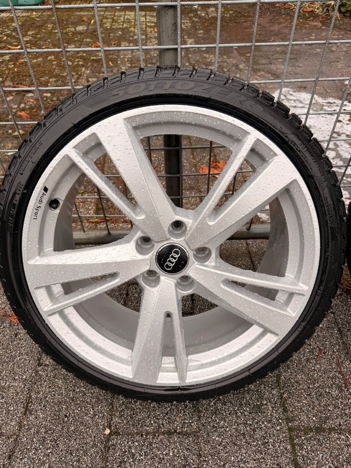Originele Audi RS3 velgen + Pirelli winterset 235/35 R19, Auto-onderdelen, Banden en Velgen, Banden en Velgen, Winterbanden, 235 mm