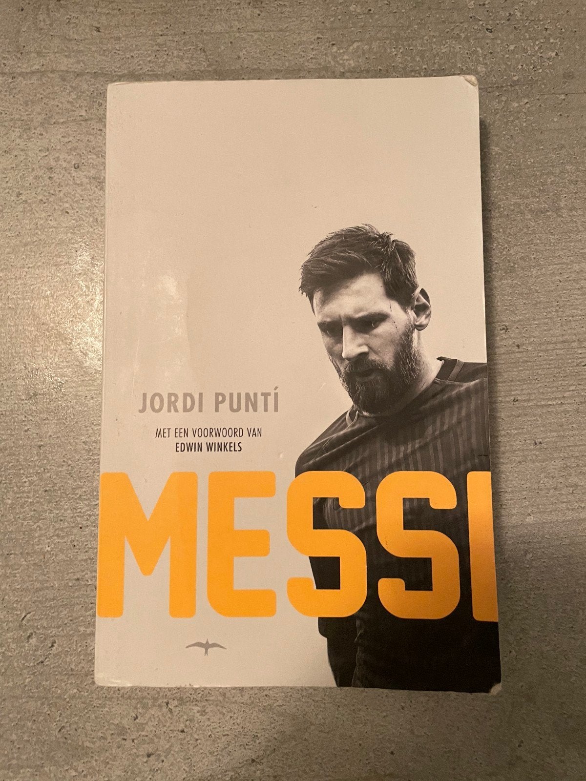 messi boek, Ophalen of Verzenden, Zo goed als nieuw, Sport