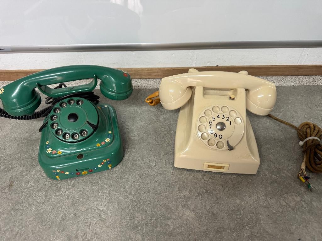 Bakelieten telefoons, Ophalen