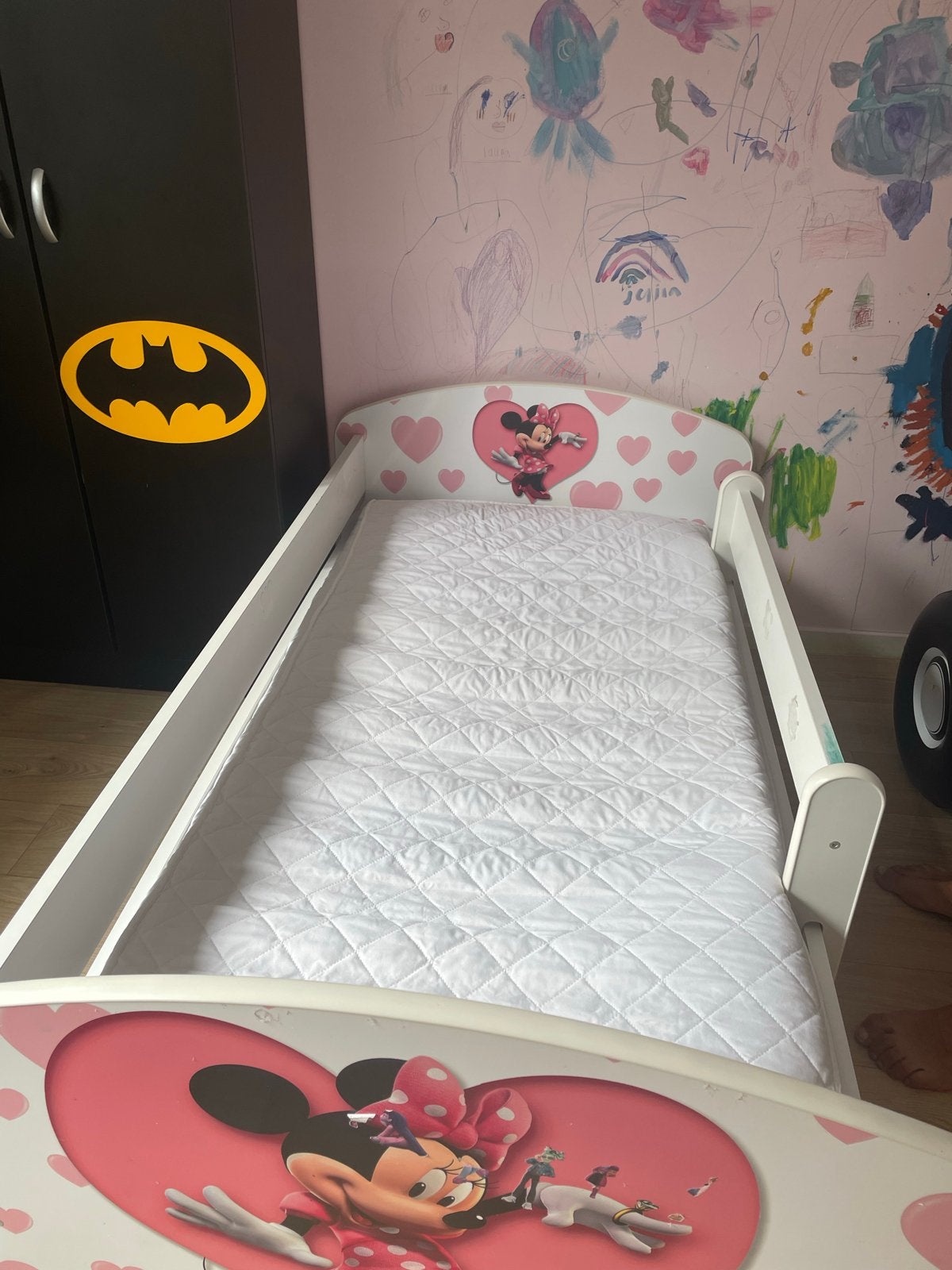 Minnie Mouse kinderbed met matras - Zo goed als nieuw, Ophalen, 90 cm, Eenpersoons, Wit