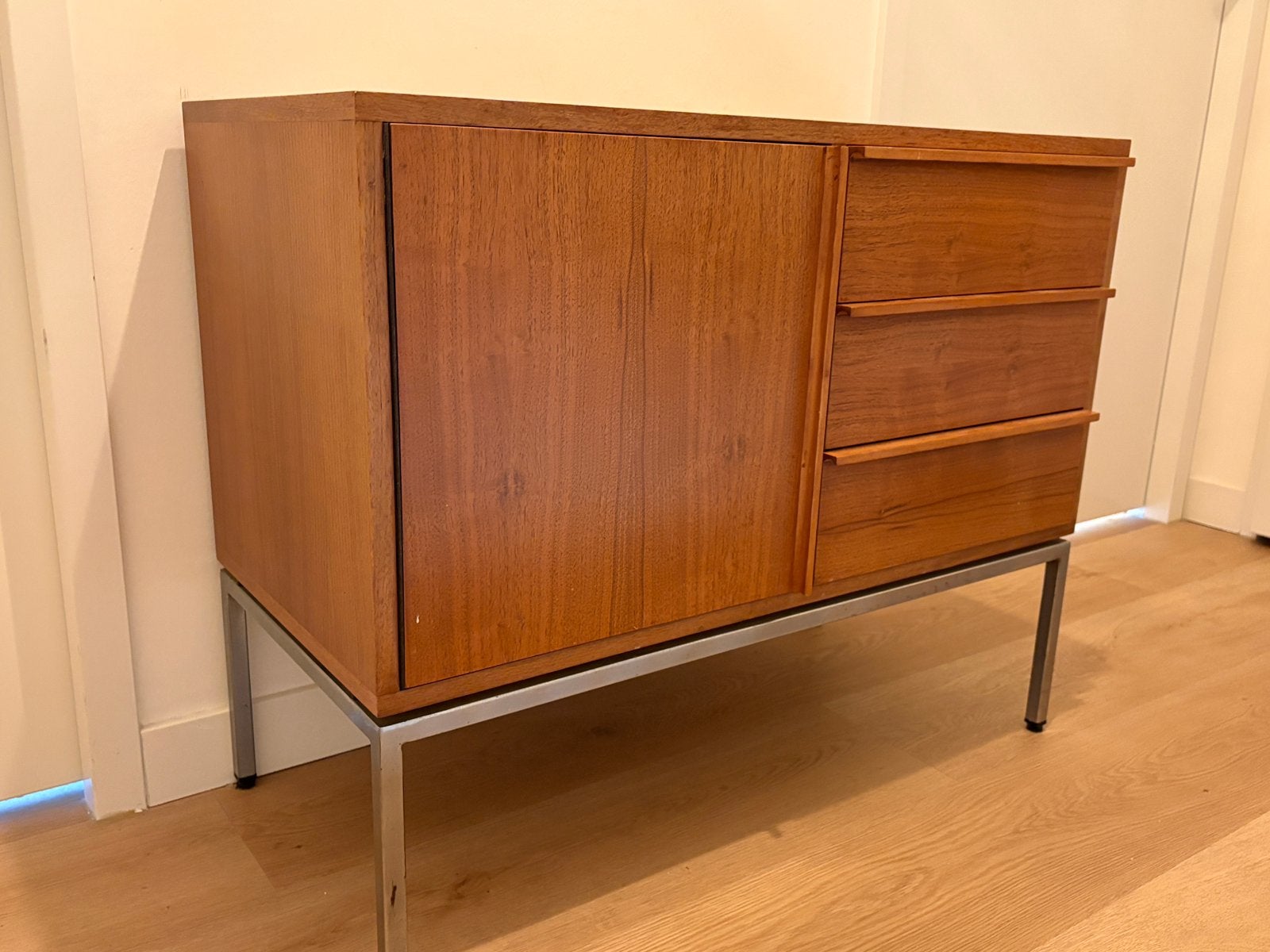 Retro Design Dressoir, Huis en Inrichting, Ophalen, Zo goed als nieuw, 25 tot 50 cm