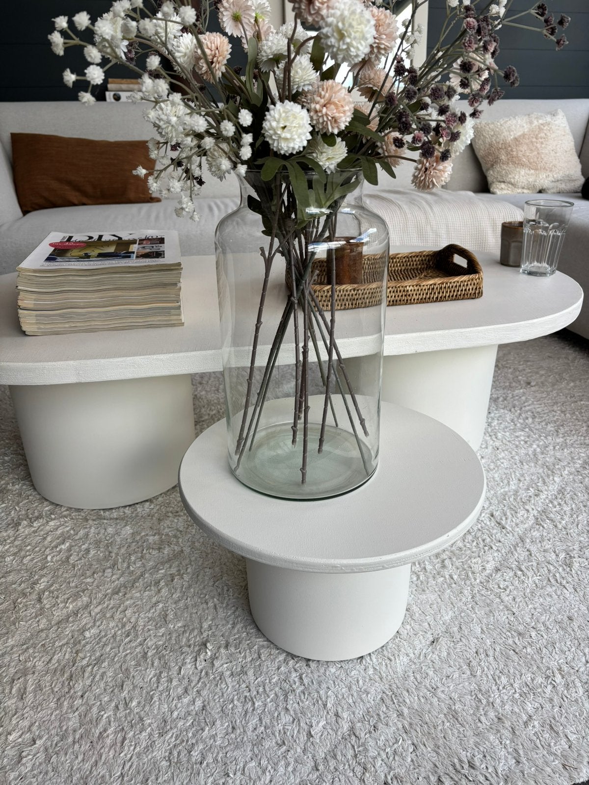 Handgemaakte ronde bijzettafel – Japandi – warm wit / beige, Huis en Inrichting, Ophalen, Japandi, Minder dan 55 cm, '