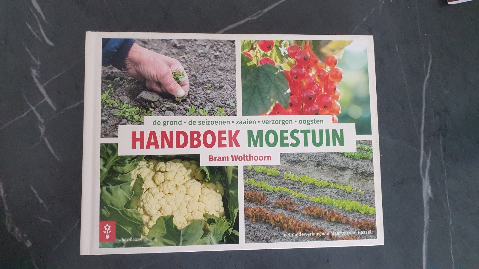 Handboek Moestuin: De grond, de seizoenen, zaaien, verzorgen, Ophalen of Verzenden, Zo goed als nieuw, Bram Wolthoorn, Moestuin
