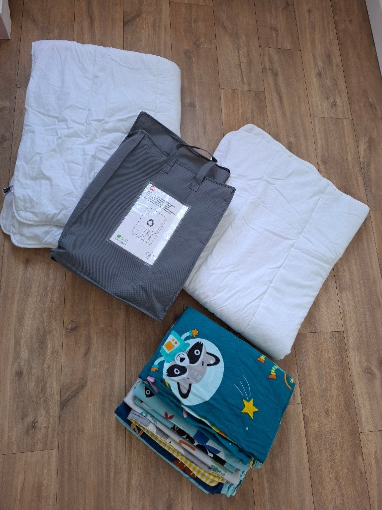 Hema 4 seizoenendekbed en 5 dekbedovertrekken 70x140, Kinderen en Baby's, Anti-allergisch, Ophalen of Verzenden, Zo goed als nieuw