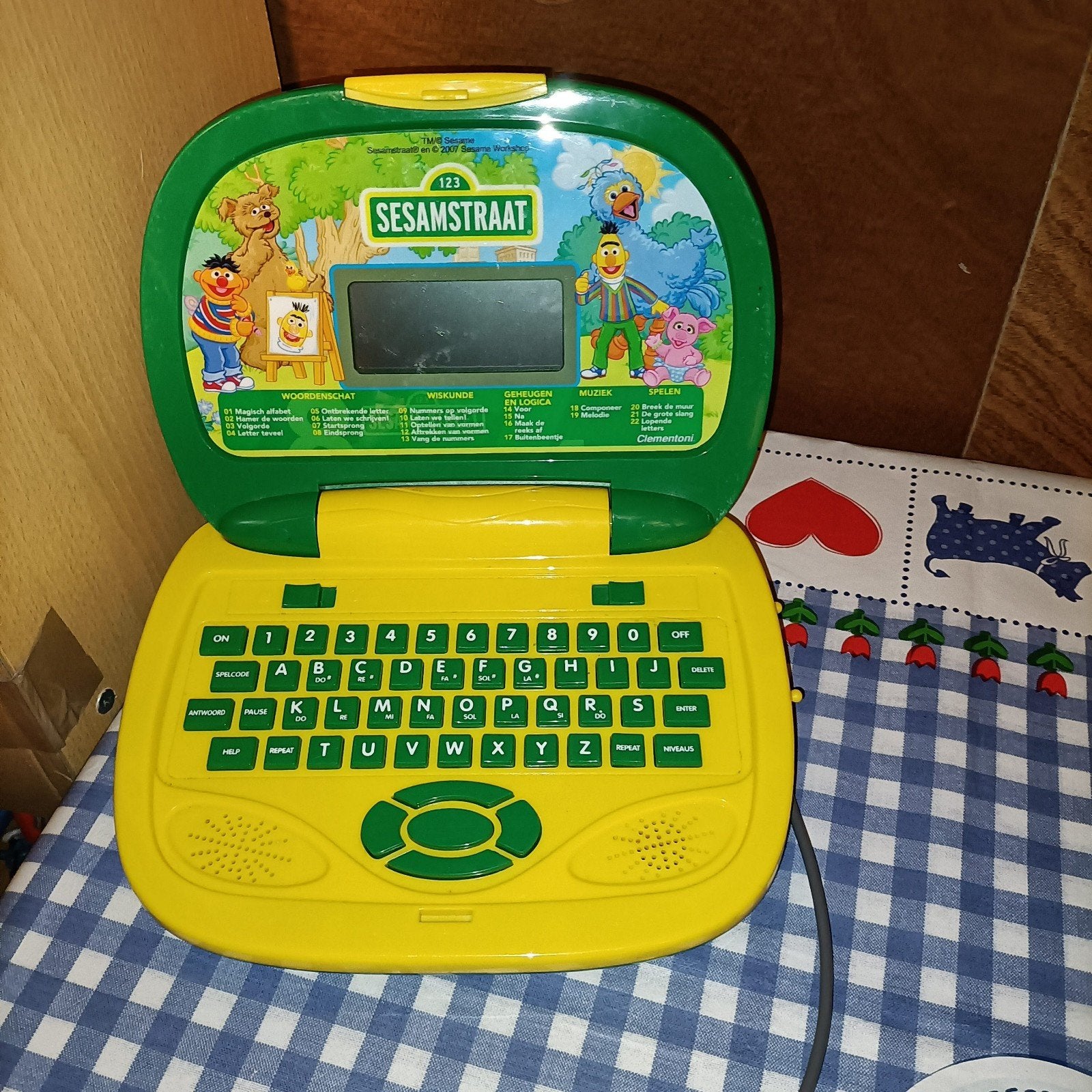 Leuke en leerzame spelletjes kinder laptop Sesamstraat, Ophalen of Verzenden, Zo goed als nieuw