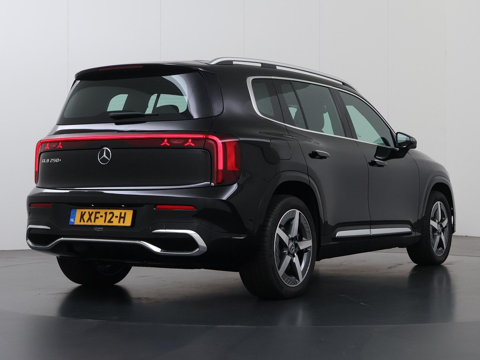 Mercedes-Benz GLB 250+ Business Solution AMG 85.5 kWh | Pano, Auto's, Dealer onderhouden, Achterwielaandrijving, Zwart, 607 km