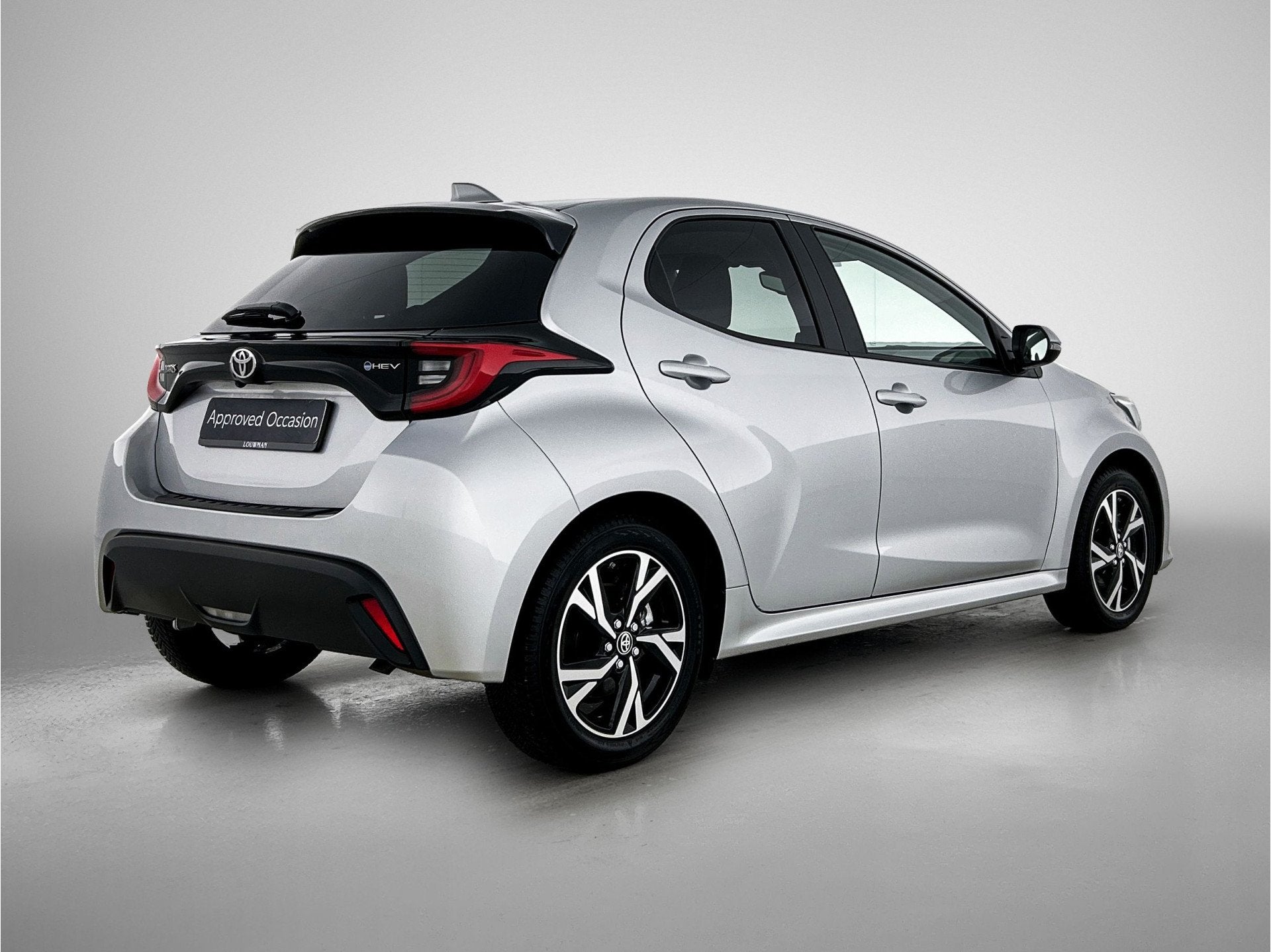 Toyota Yaris 1.5 Hybrid 115 Dynamic Limited (bj 2025), 12 maanden, Gebruikt, Euro 6, Bedrijf