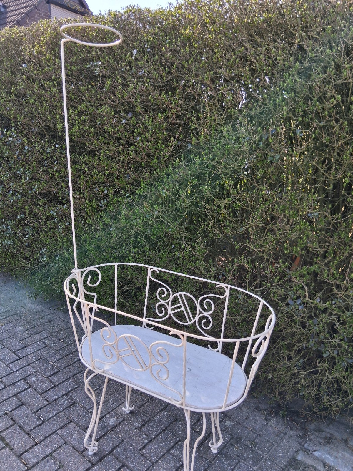 Antieke smeedijzeren wieg/plantenbak met marmeren blad, Ophalen