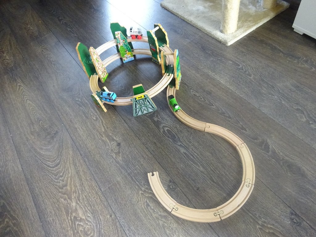 Thomas de trein Hout Draaicirkel rails set, Kinderen en Baby's, Speelgoed | Thomas de Trein, Ophalen of Verzenden, Zo goed als nieuw