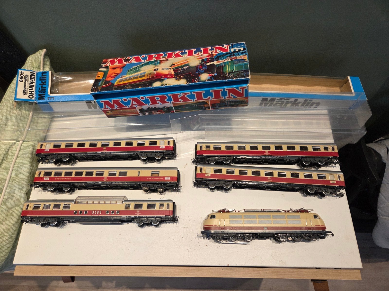 Märklin 3054 TEE BR103 inclusief 5 bijpassende wagons, Wisselstroom, Wagon, Ophalen of Verzenden, Zo goed als nieuw