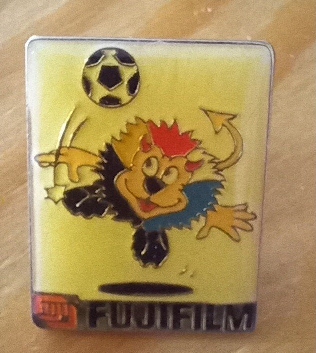 UEFA 1998 Fujifilm pin, Verzamelen, Ophalen of Verzenden, Zo goed als nieuw, Buitenlandse clubs, Overige typen
