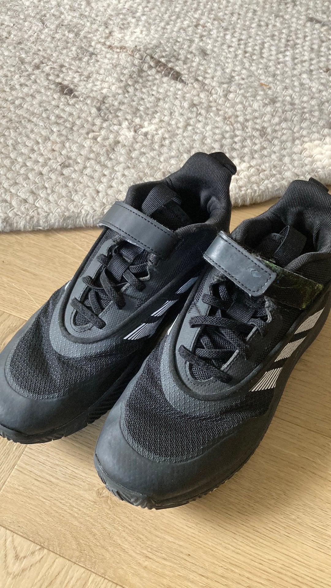 Mooie Adidas binnen schoenen maat 37,5, Ophalen of Verzenden, Zo goed als nieuw, Schoenen