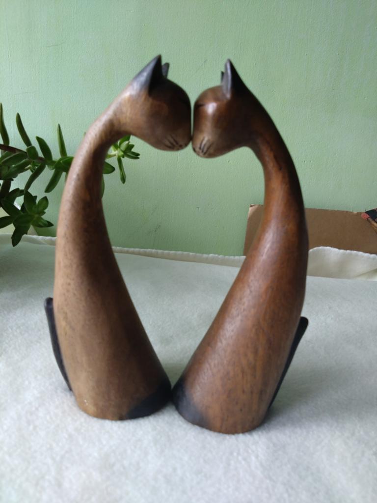 Houten gestileerde kattenbeeldjes - Handgesneden, Antiek en Kunst, Kunst | Beelden en Houtsnijwerken, Ophalen, Minder dan 20 cm