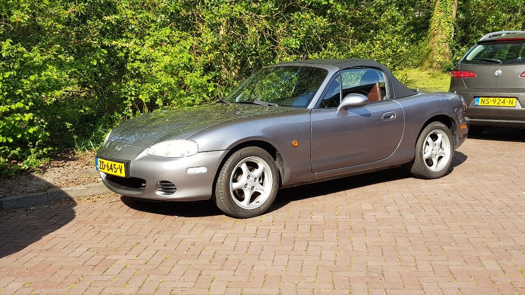 Mazda MX5 NBFL 1.6 uit 2002 Grijs, Auto's, Achterwielaandrijving, 40 €/maand, 4 cilinders, Cabriolet
