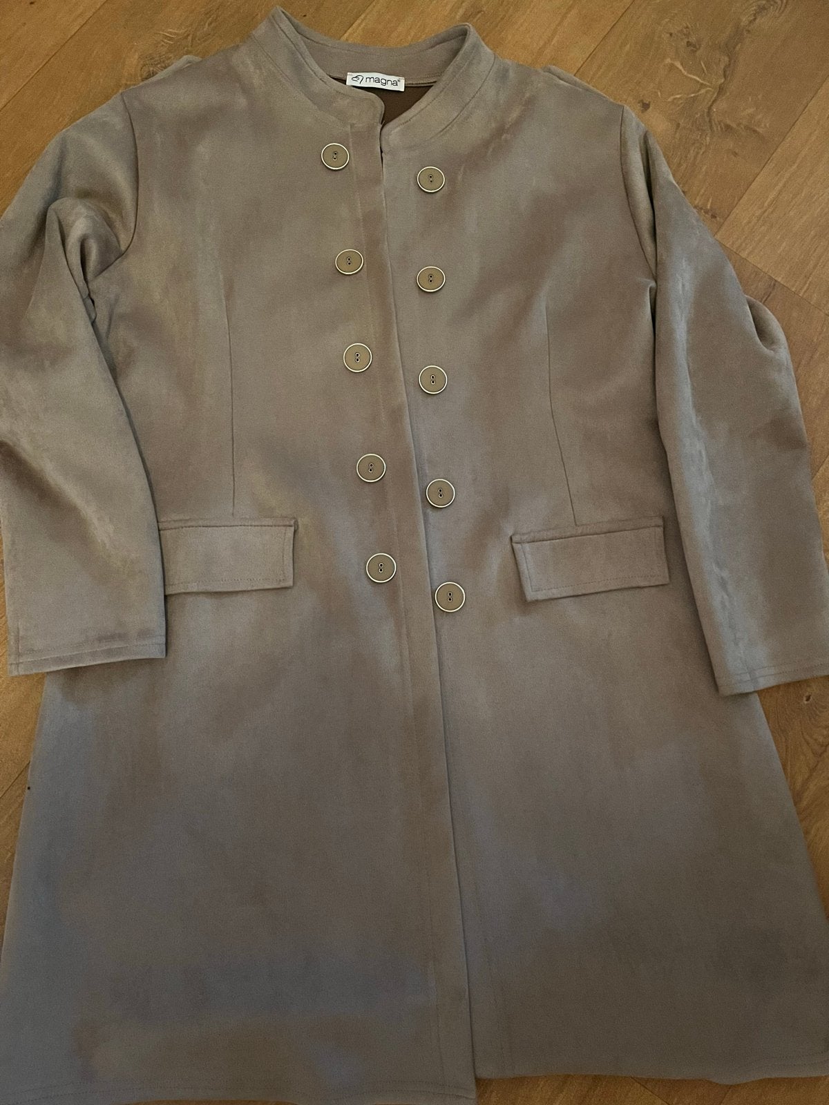 Magna suède-look jasje - beige, Ophalen of Verzenden, Zo goed als nieuw, Maat 42/44 (L), Beige