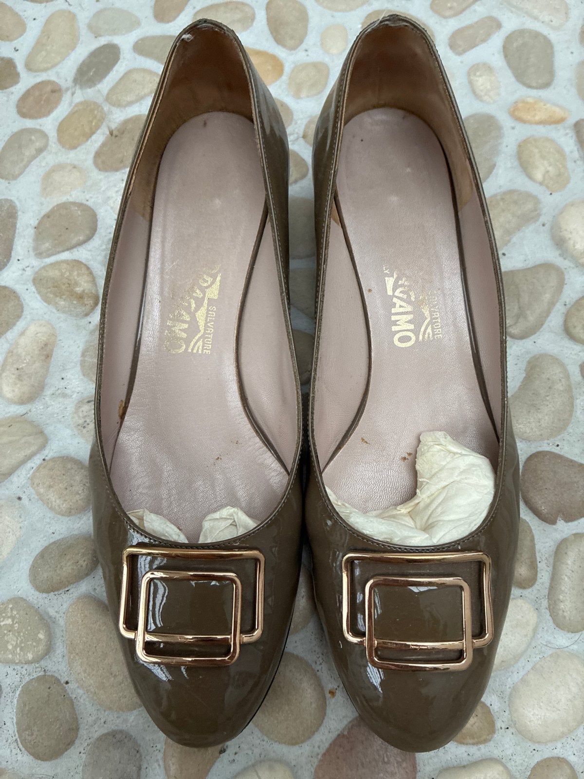 Salvatore Ferragamo Pumps - Bruin Lakleer maat 39-40, Pumps, Bruin, Verzenden, Zo goed als nieuw