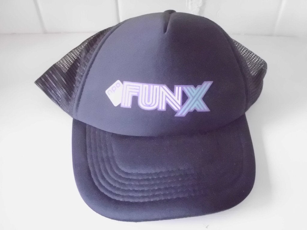 1 NPO FUNX radiostation zwarte retro truckers cap NOS, Ophalen, One size fits all, NPO FUNX, Pet