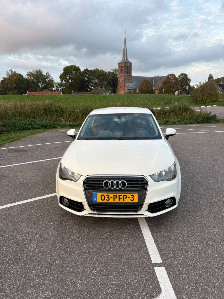Audi A1 1.2 Tfsi 63KW 2011 Wit, Voorwielaandrijving, Dealer onderhouden, 4 cilinders, 4 stoelen