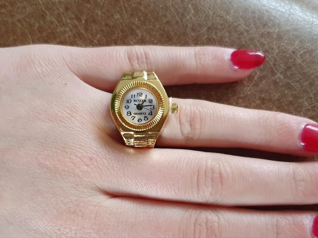 Nieuwe goudkleurige vintage ring horloge, universele maat., IJzer of Staal, Nieuw, Ophalen of Verzenden, Dame