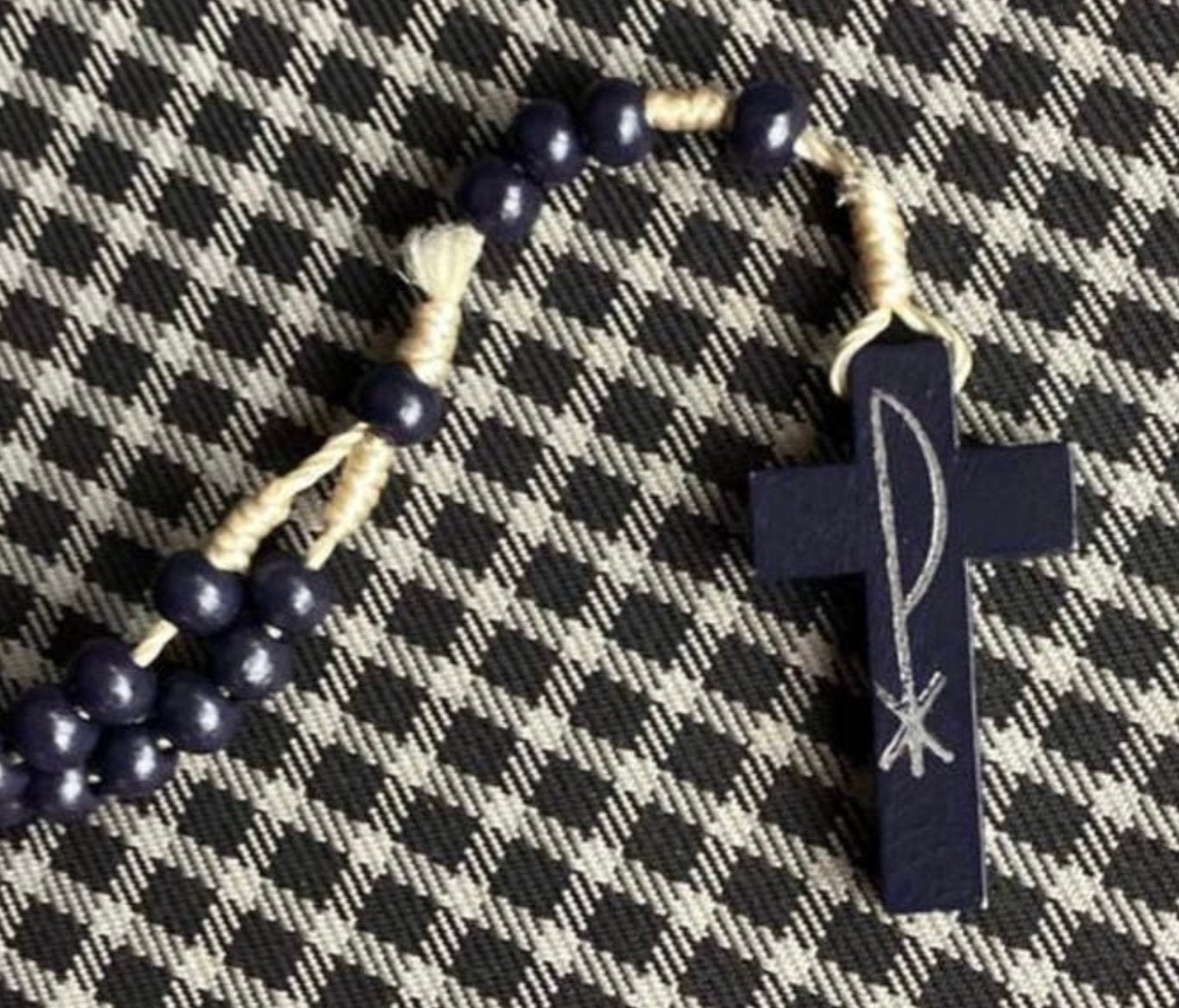 Rozenkrans,MOOI!van donkerblauw hout ,MEDURGORJE ,PRACHTIG !, Ophalen of Verzenden