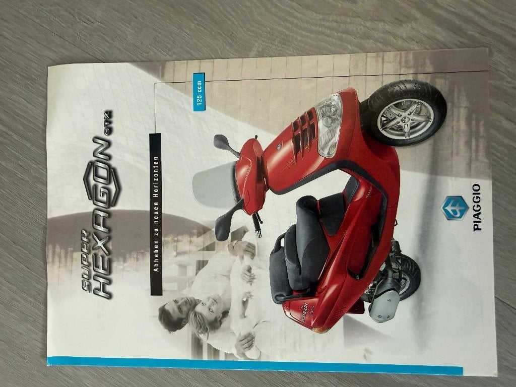 Piaggio Super Hexagon GTX folder, Ophalen of Verzenden