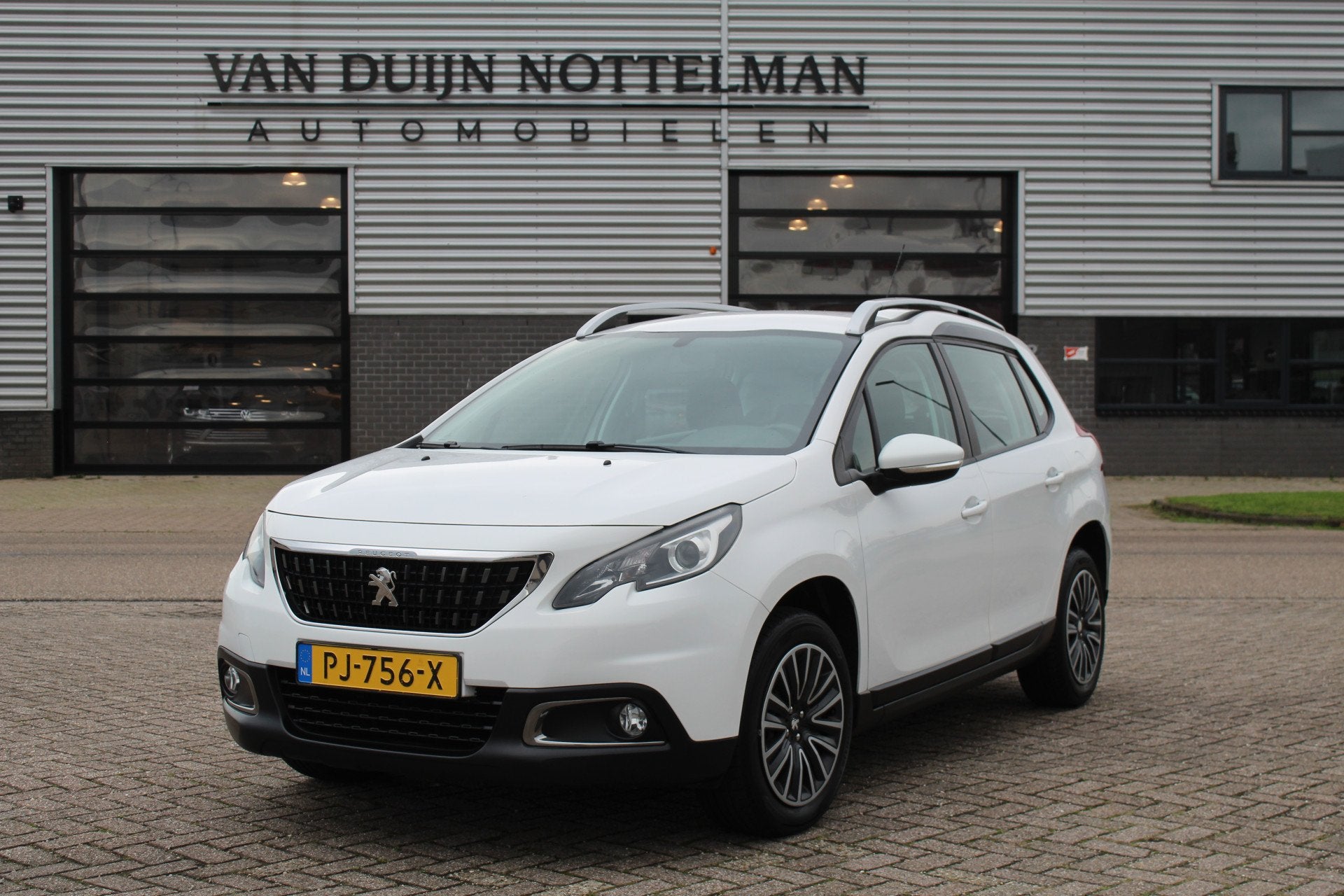 Peugeot 2008 1.2 PureTech Active / Automaat / Carplay / Crui, Auto's, Peugeot, Stof, 1199 cc, Met garantie (alle), 610 kg