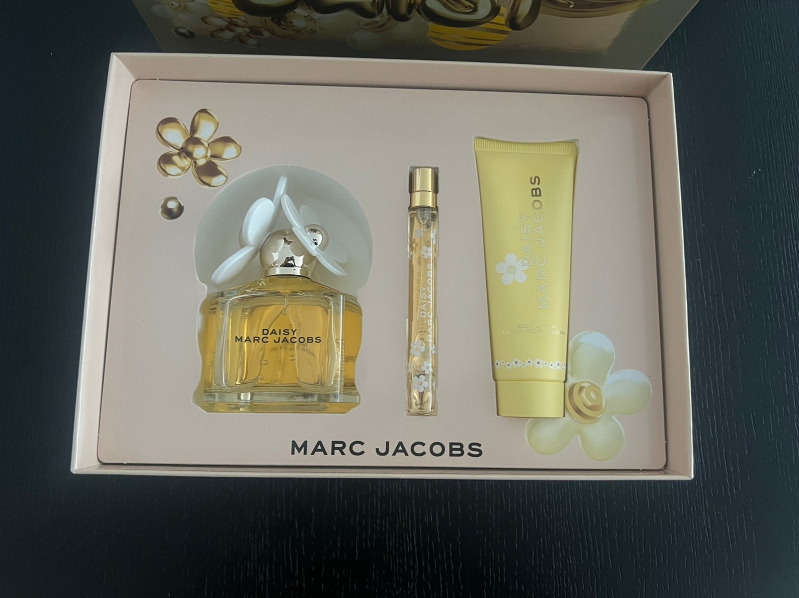Marc Jacobs Daisy 100 ml geschenkset te koop!, Verzamelen, Verzenden, Zo goed als nieuw, Parfumfles