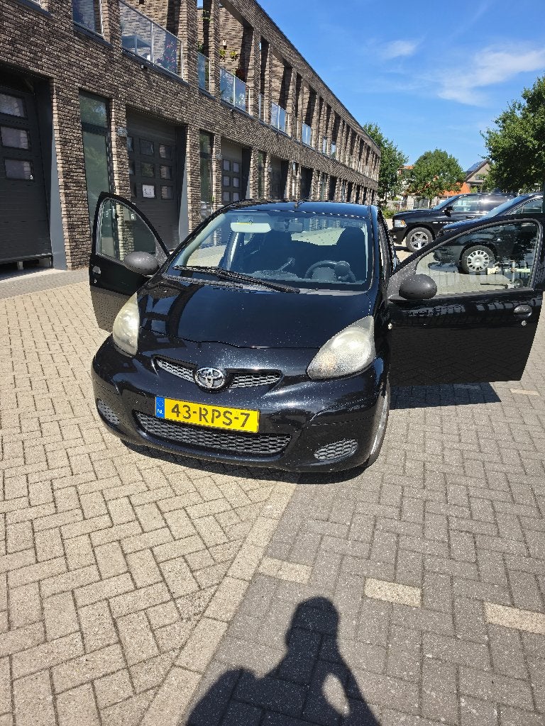 Toyota Aygo 1.0 12V Vvt-i 5DRS 2011 Zwart, Voorwielaandrijving, 4 stoelen, Origineel Nederlands, Handgeschakeld