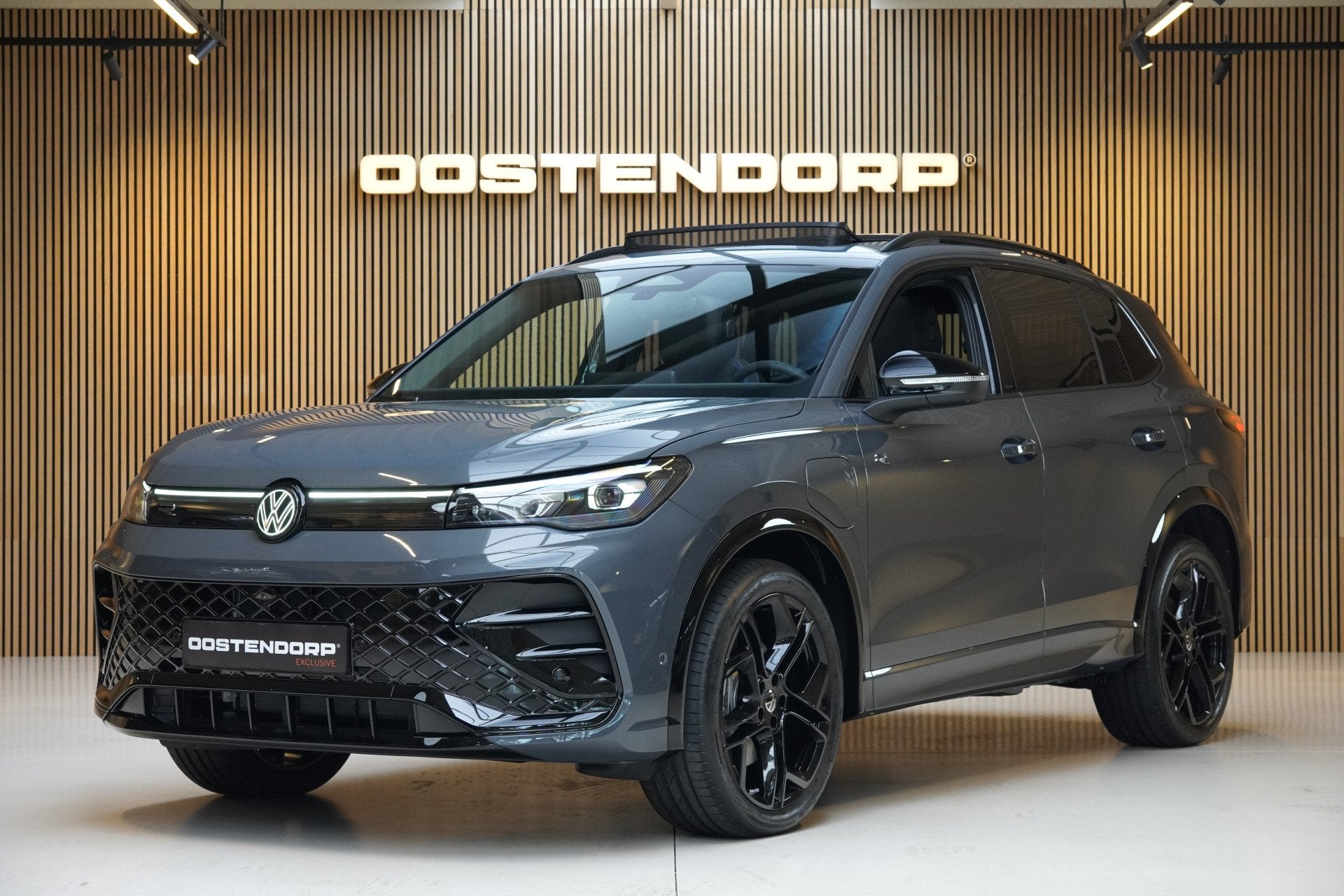 Volkswagen Tiguan 1.5/272pk eHybrid R-Line Blackstyle VOL!|2, Zwart, 4 cilinders, 2000 kg, 1790 kg