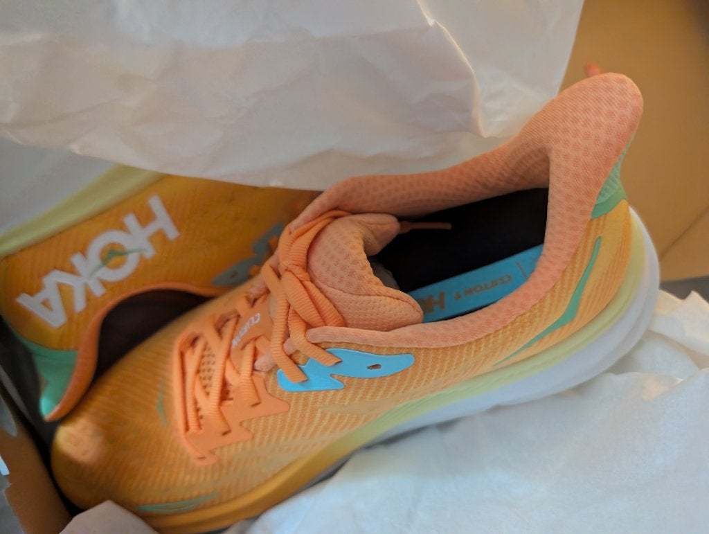 Hoka Clifton 9 heren maat 44 2/3 - gloednieuw in doos, Sport en Fitness, Loopsport en Atletiek, Overige merken, Hardloopschoenen