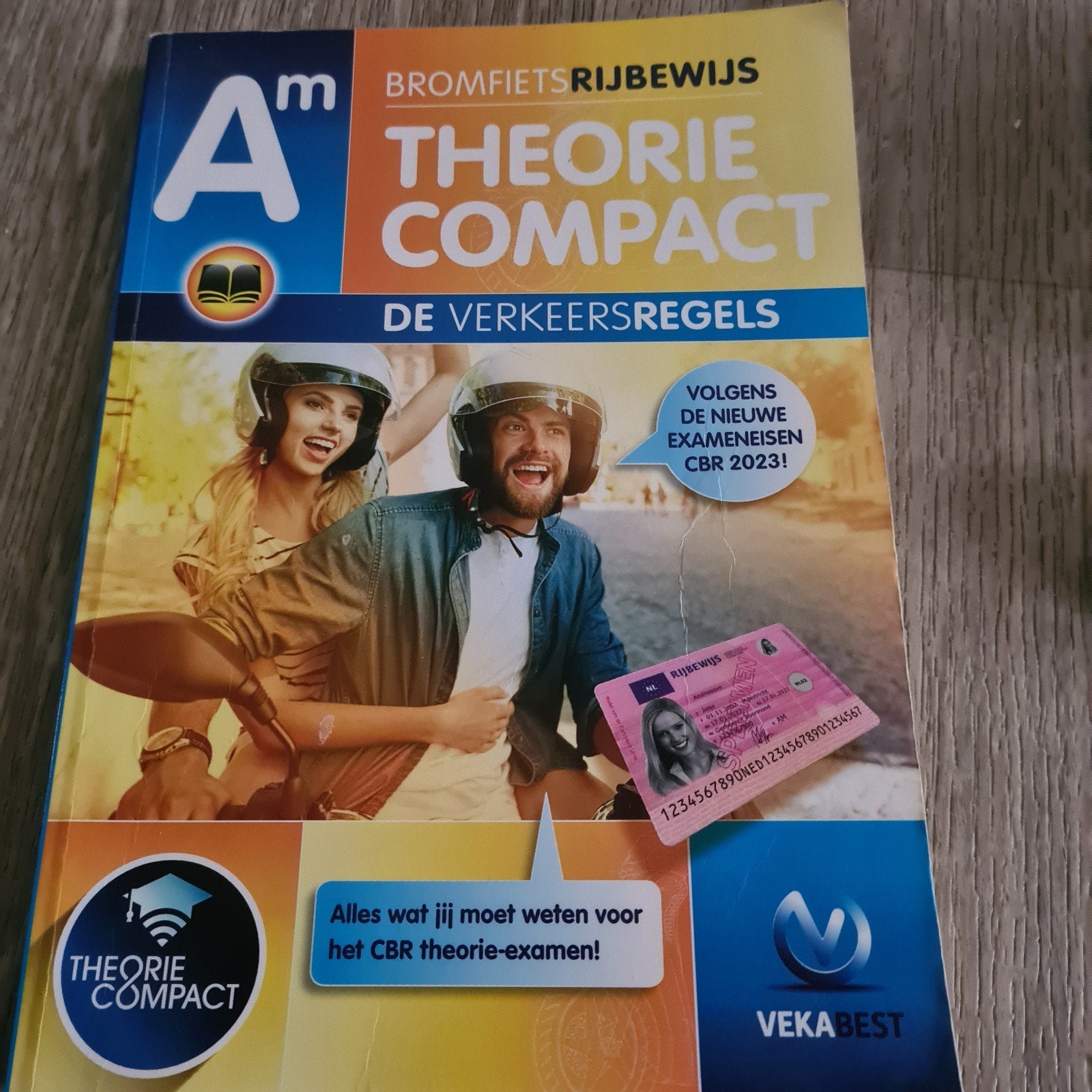 Bromfiets theorieboek Compact, Ophalen of Verzenden, Zo goed als nieuw, Overige niveaus, Nederlands