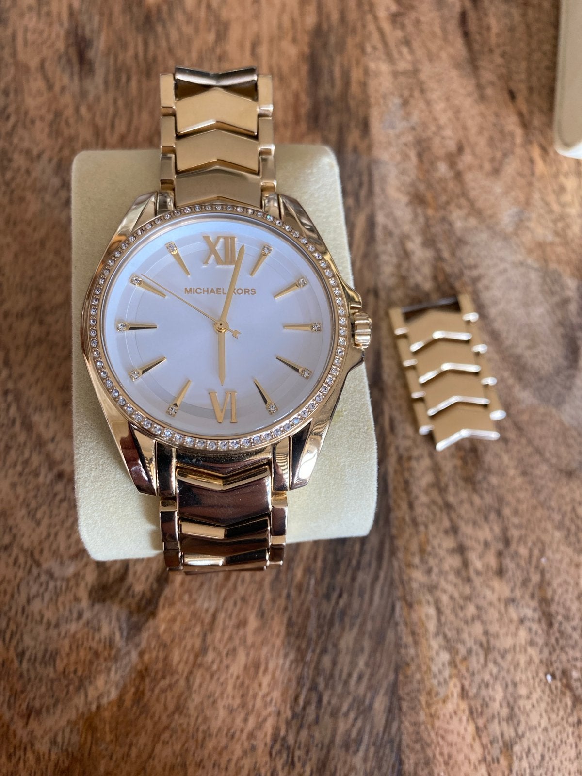 Michael Kors Horloge Goudkleurig met Strass, Overige merken, Staal, Polshorloge, Ophalen of Verzenden