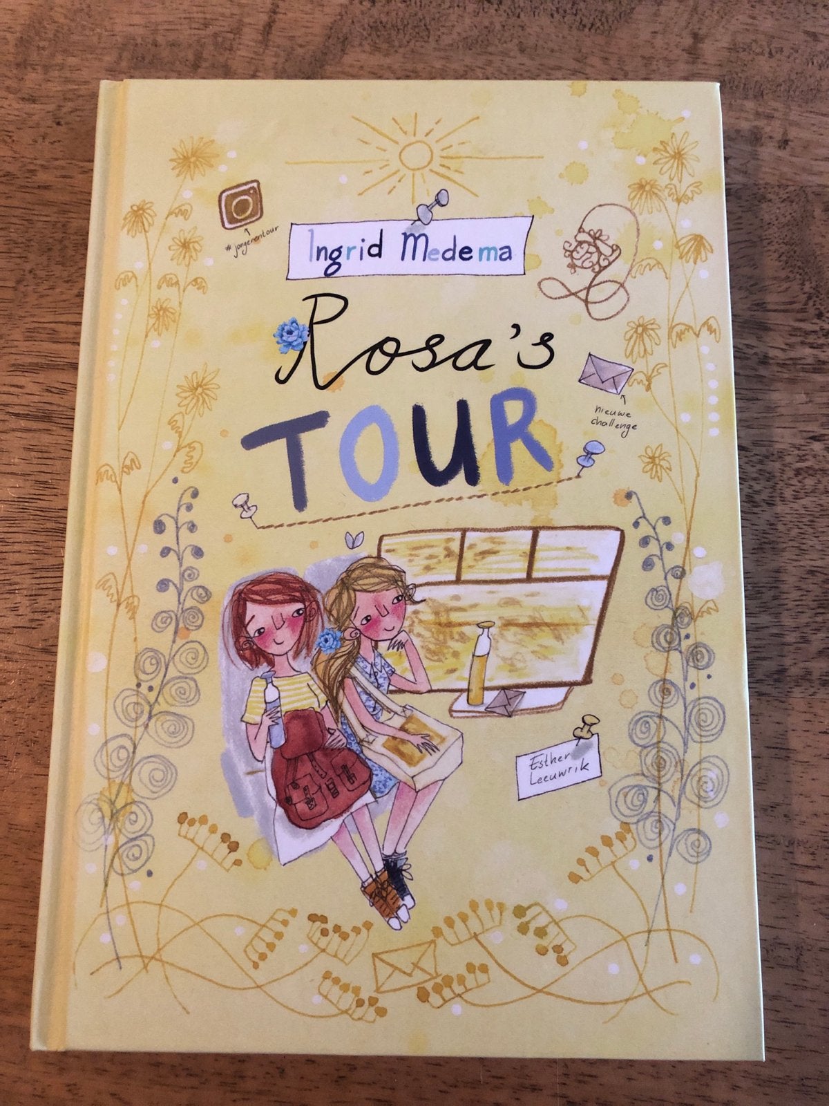 Rosa's Tour - Avontuurlijk boek voor meiden, Ophalen of Verzenden, Zo goed als nieuw, Fictie