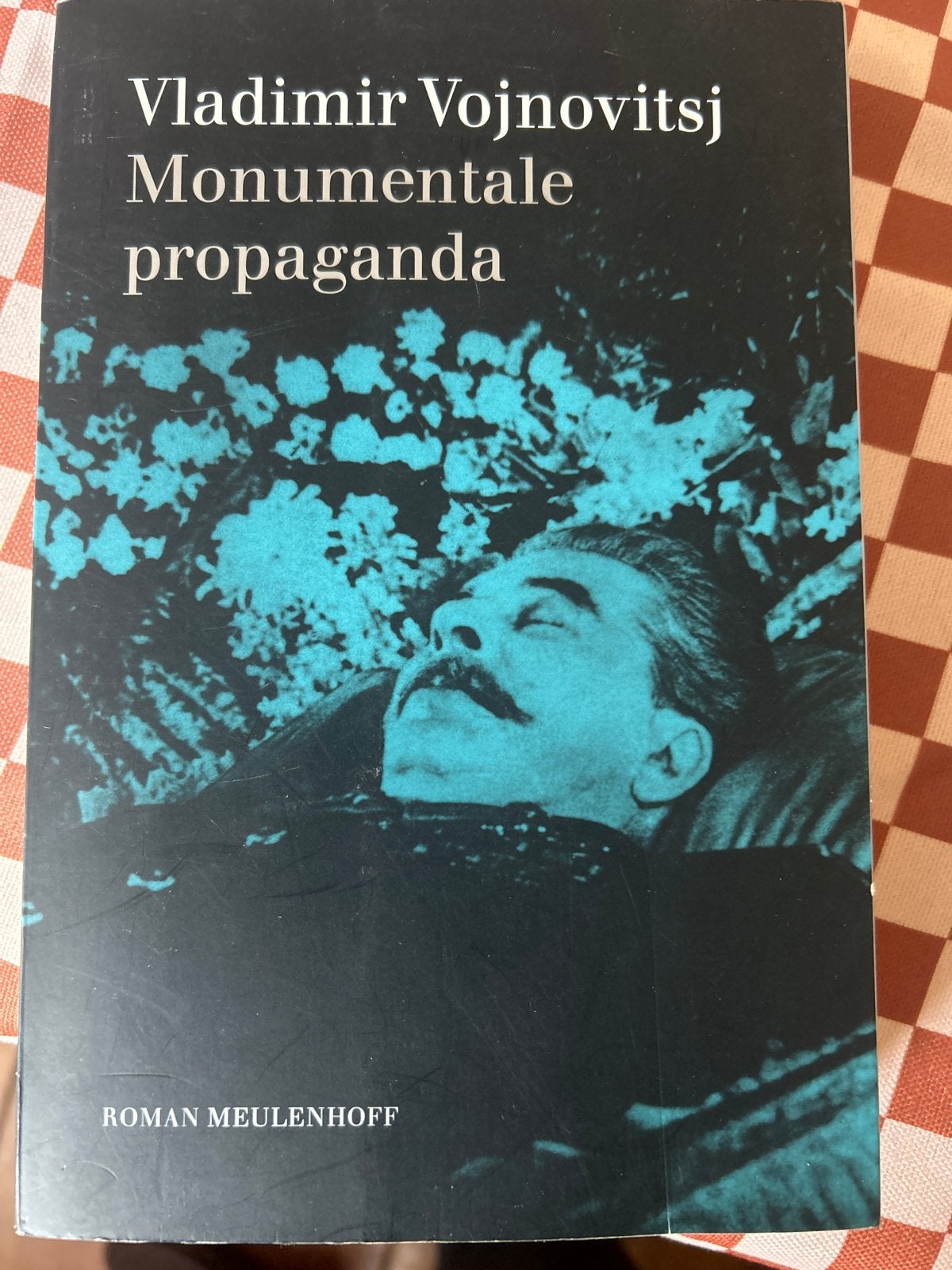 Vladimir Vojnovitsj - Monumentale propaganda, Ophalen of Verzenden, Gelezen, Europa overig