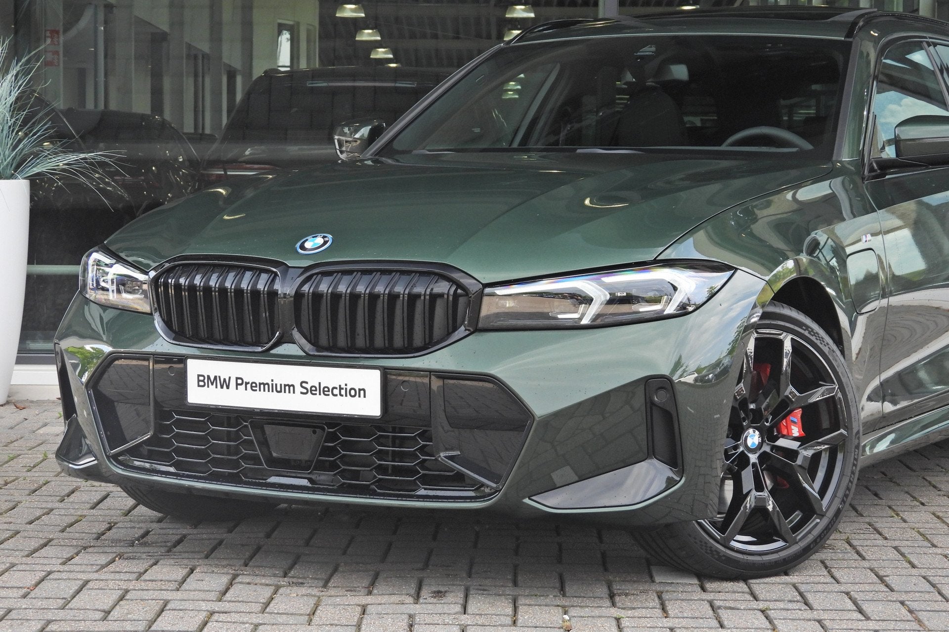 BMW 3 Serie Touring 330e M Sport Automaat / Trekhaak / Panor, 1998 cc, Achterwielaandrijving, 4 cilinders, Met garantie (alle)