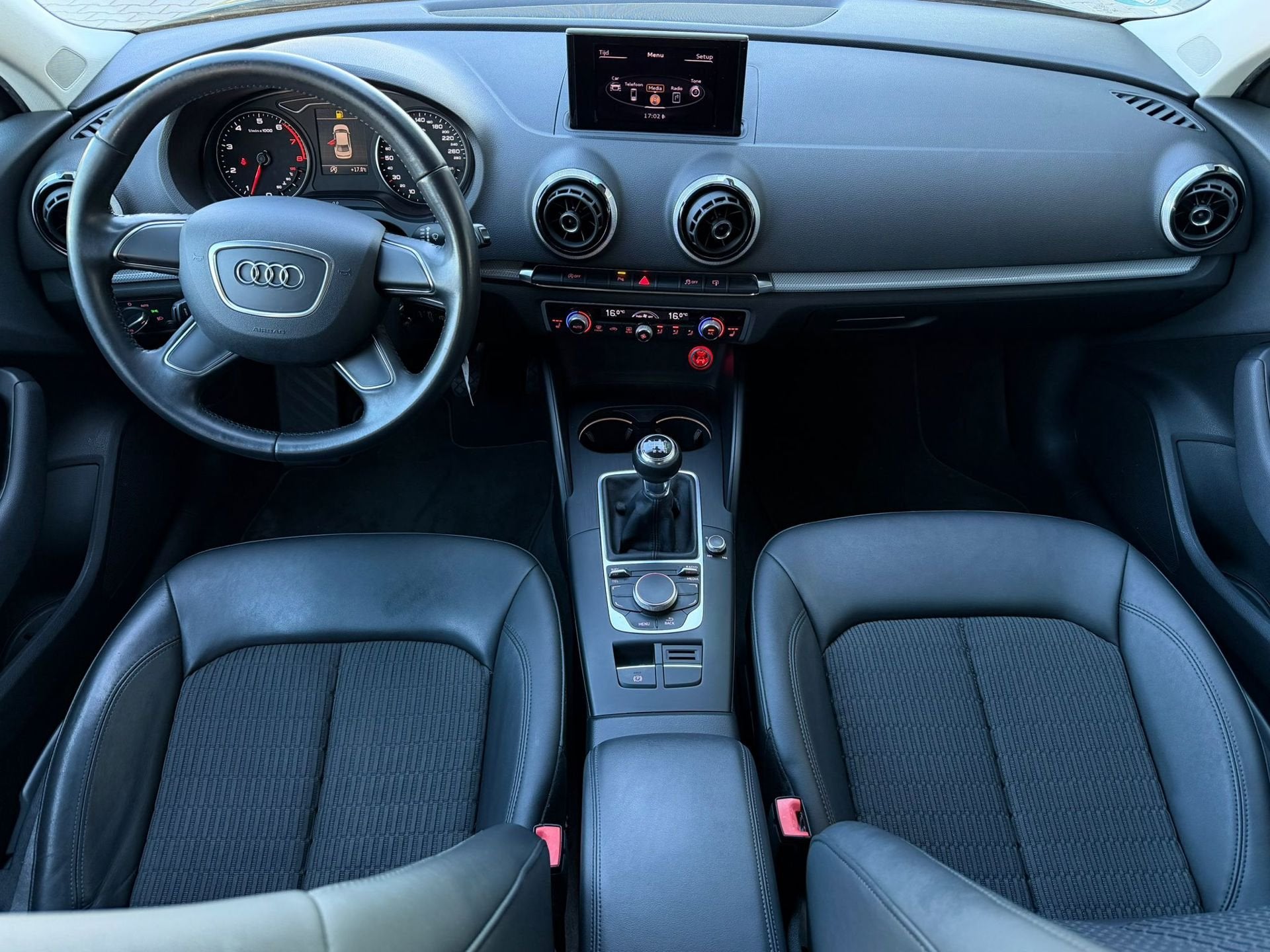 Audi A3 Limousine 1.4 TFSI Ambiente|vol led|Rijklaar, 125 pk, Gebruikt, 4 cilinders, Handgeschakeld