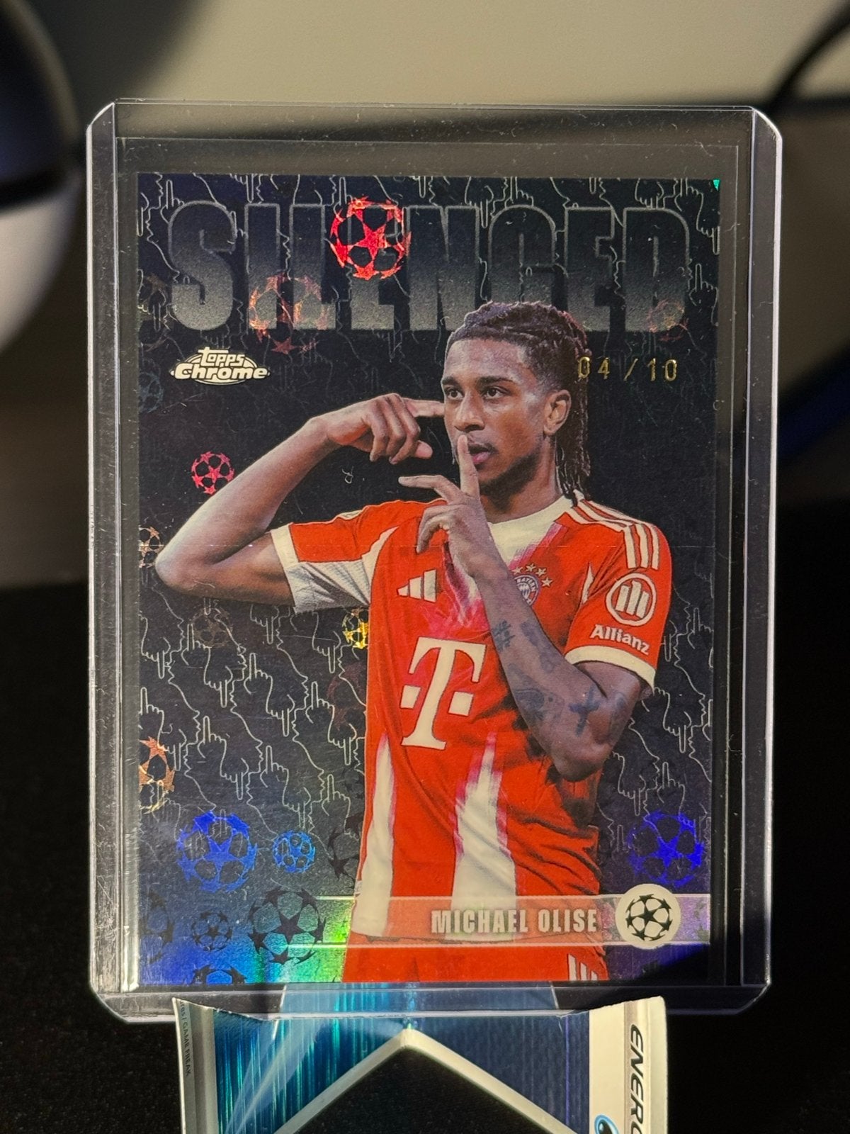 Michael Olise Topps Chrome Silenced SHH-7 /10 Bayern München, Ophalen of Verzenden, Zo goed als nieuw, Losse kaart, Foil