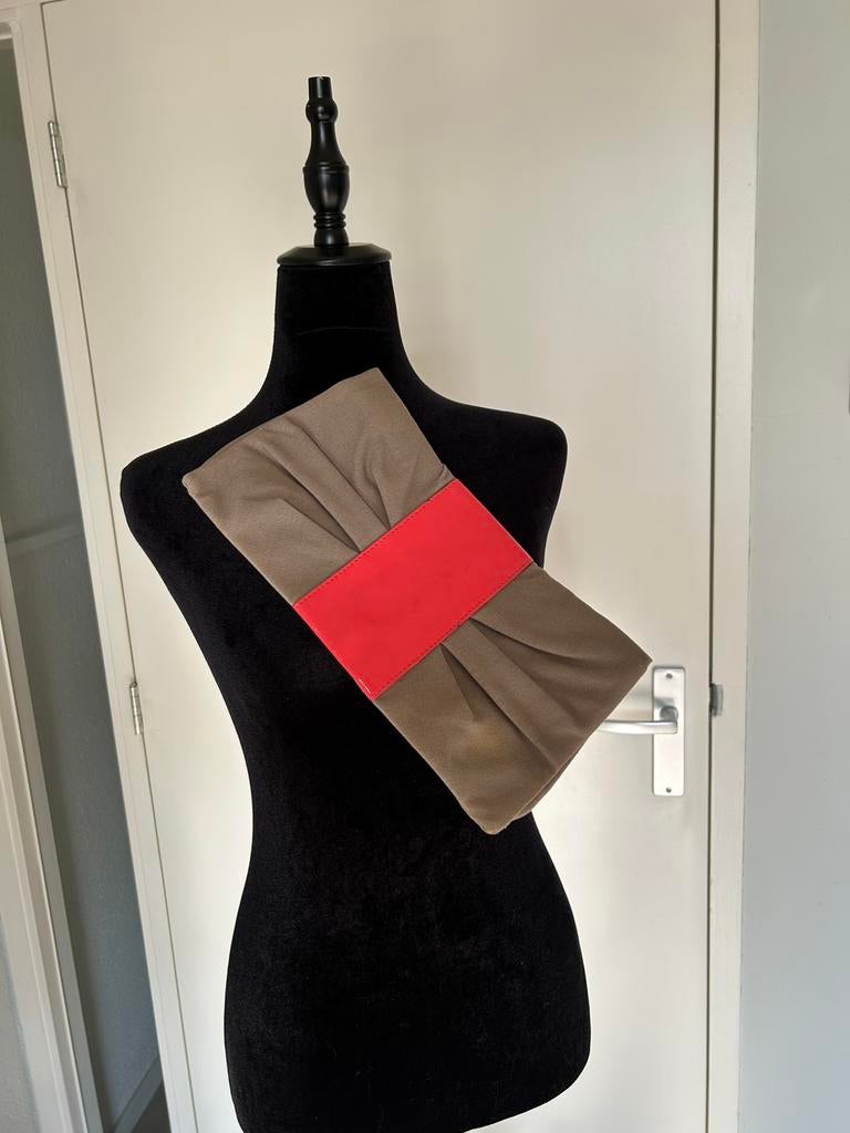 Clutch cacharel parfume, Sieraden, Tassen en Uiterlijk, Tassen | Damestassen, Ophalen of Verzenden, Gebruikt, Overige kleuren