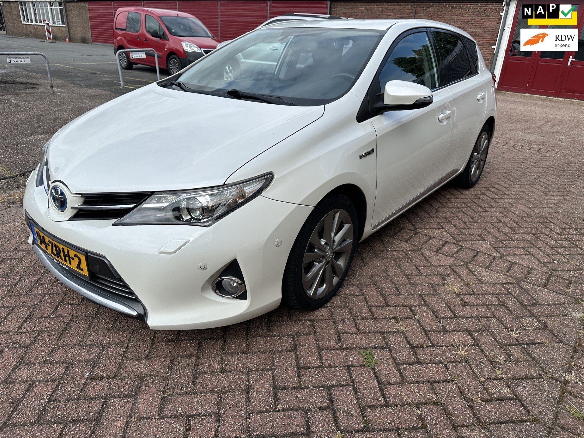 Toyota Auris 1.8 Hybrid Lease Pro NAVI/CAMERA/DEALER ONDERHO, Euro 5, Gebruikt, 4 cilinders, Automatische klimaatregeling