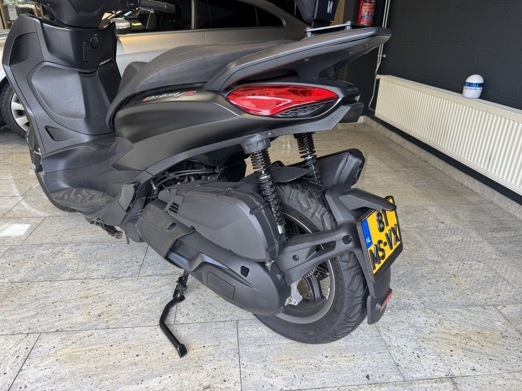 Foto 9 van Piaggio motorscooter 400 Beverly S HPE 2023 Malossi TOPSTAAT