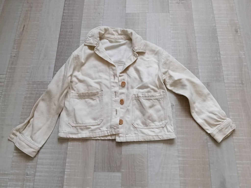 crèmekleurige jas / vest / jack met knopen maat 128, Meisje, Ophalen of Verzenden, Zo goed als nieuw, H & M