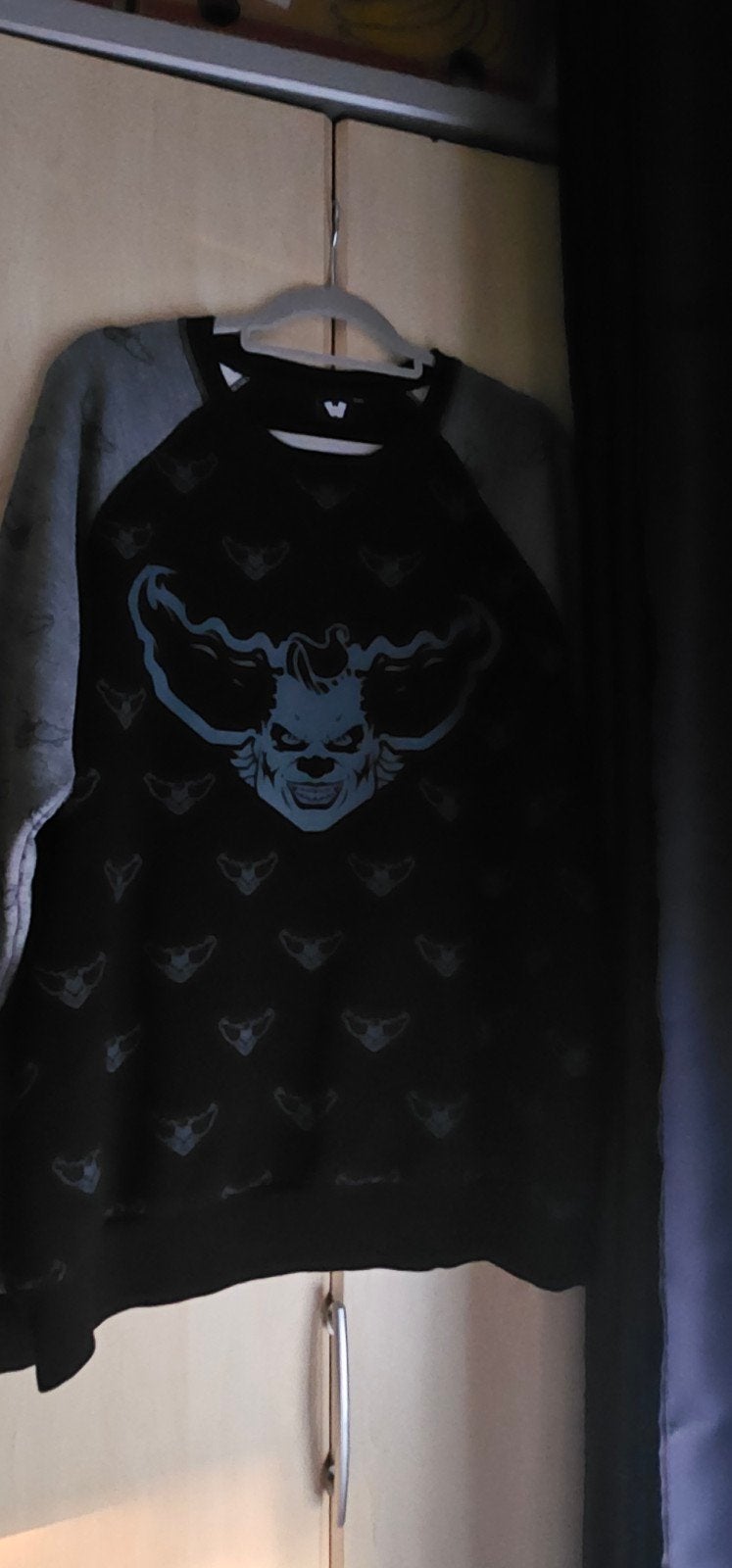 Zwarte hoodie met witte opdruk en grijze trui met clown, Kleding | Heren, Ophalen, Onbekend, Zwart, Overige maten