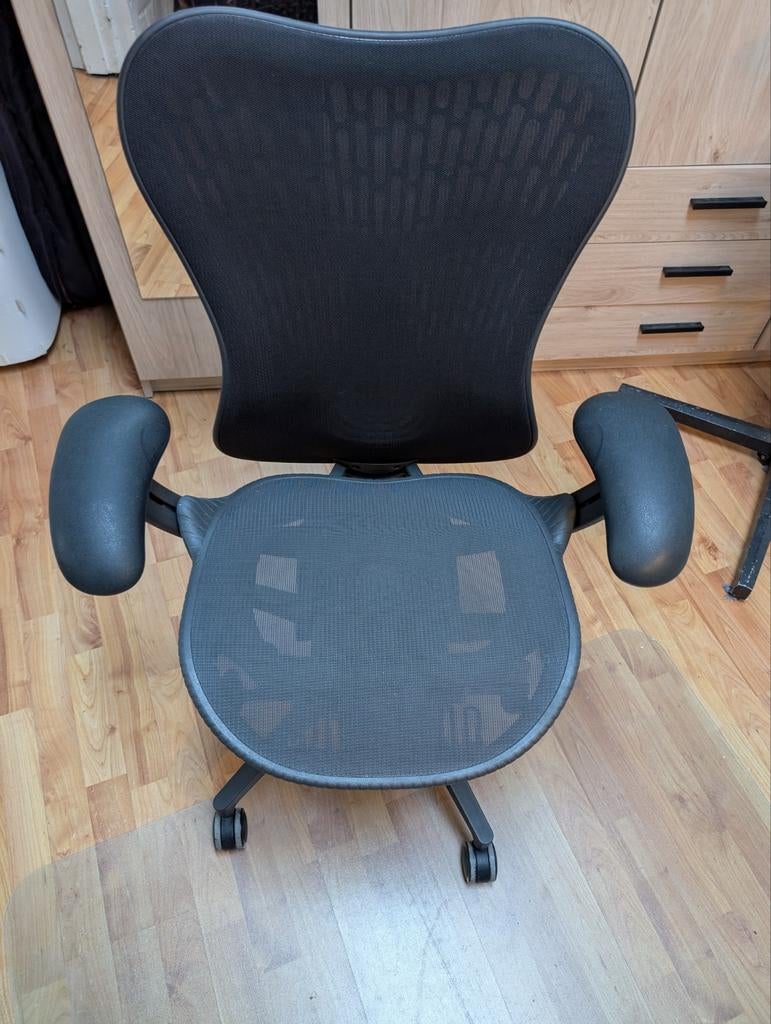 Herman Miller Mirra 2 Butterfly bureaustoel – Als Nieuw, Huis en Inrichting, Bureaustoelen, Ophalen, Zwart, Zo goed als nieuw