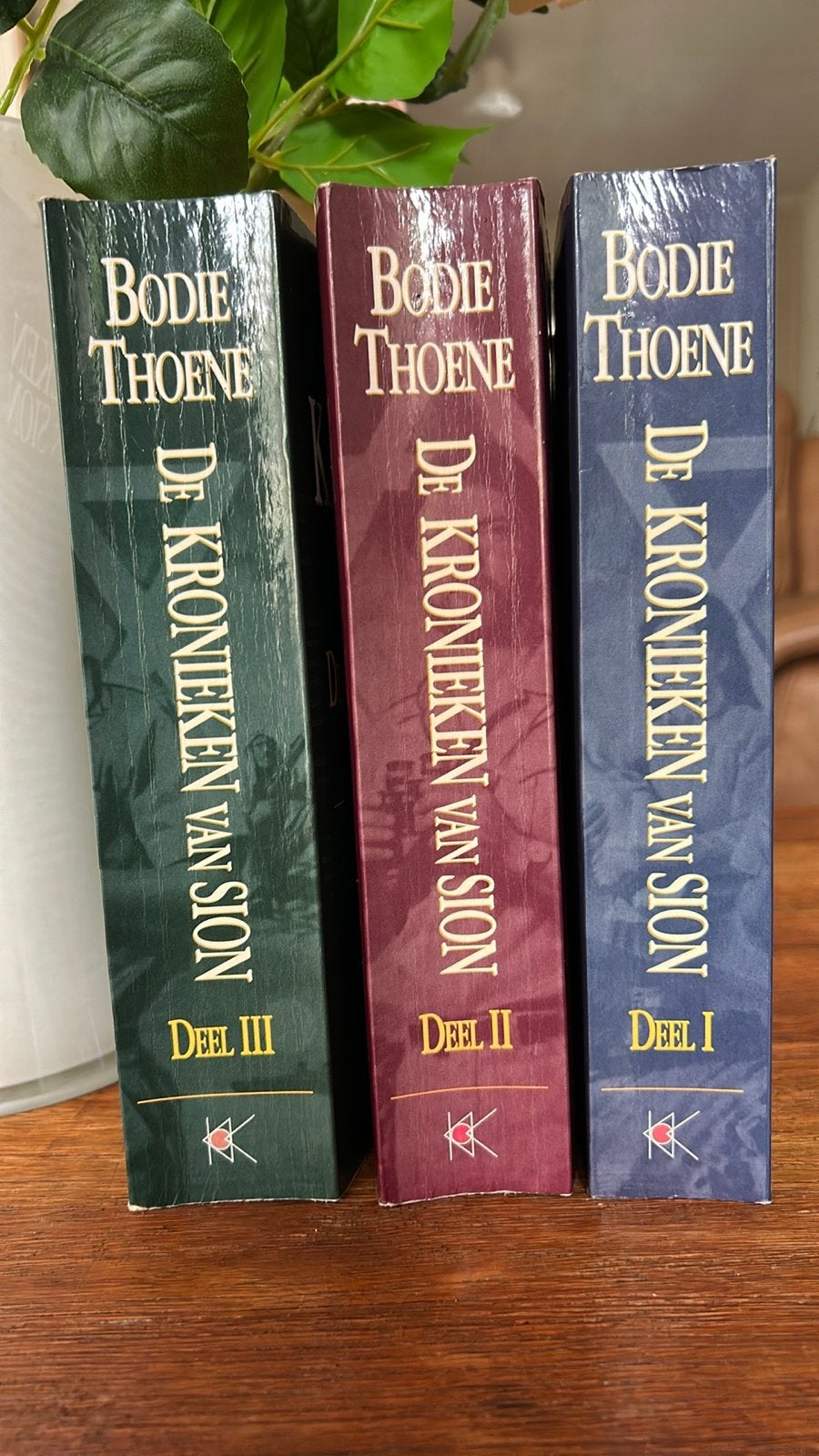 De Kronieken van Sion - Bodie Thoene (Deel I, II, III), Ophalen of Verzenden, Zo goed als nieuw, Wereld overig