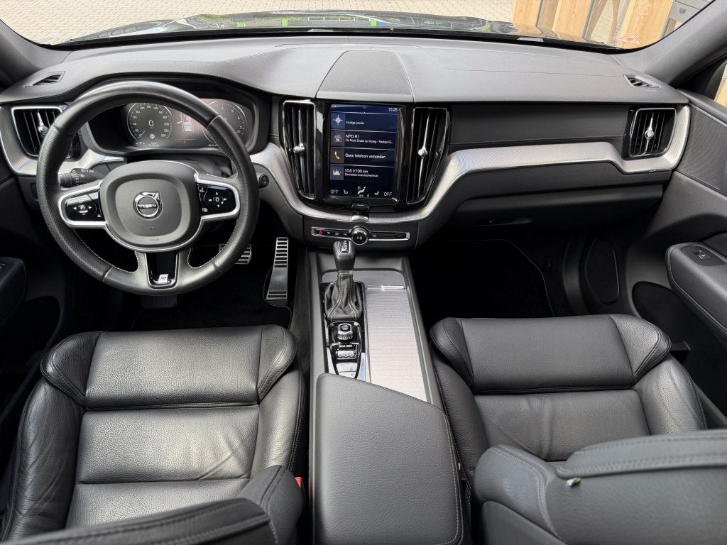 Volvo XC60 2.0 T5 R-Design | Elect trekhaak | Panorama-dak |, Gebruikt, Euro 6, 1969 cc, Zwart