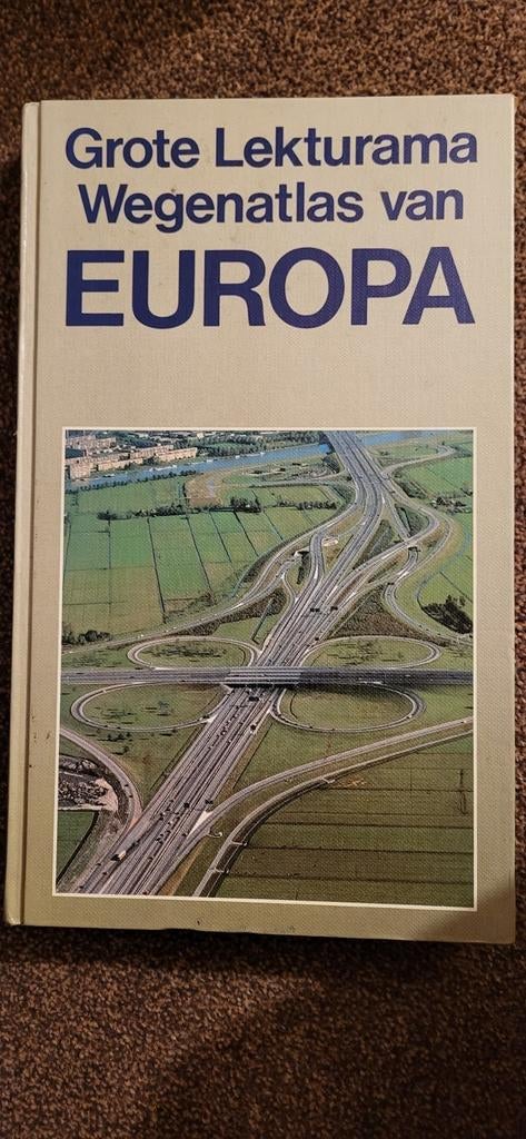 Grote Lekturama Wegenatlas van Europa 1984, Boeken, Atlassen en Landkaarten, Bosatlas, Zo goed als nieuw, Lekturama, 1800 tot 2000