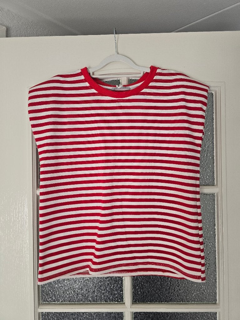 Nieuw shirt schoudervullingen rood wit 38 40 42, Maat 38/40 (M), Nieuw, Ophalen of Verzenden, Korte mouw