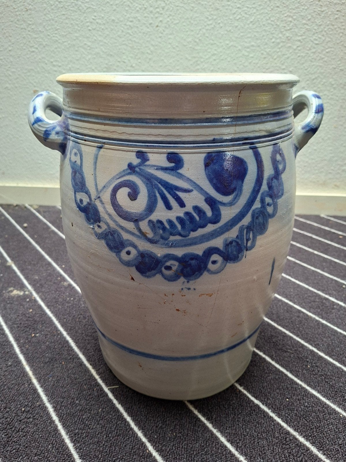 Antieke zoutpot met blauwe decoratie, Ophalen