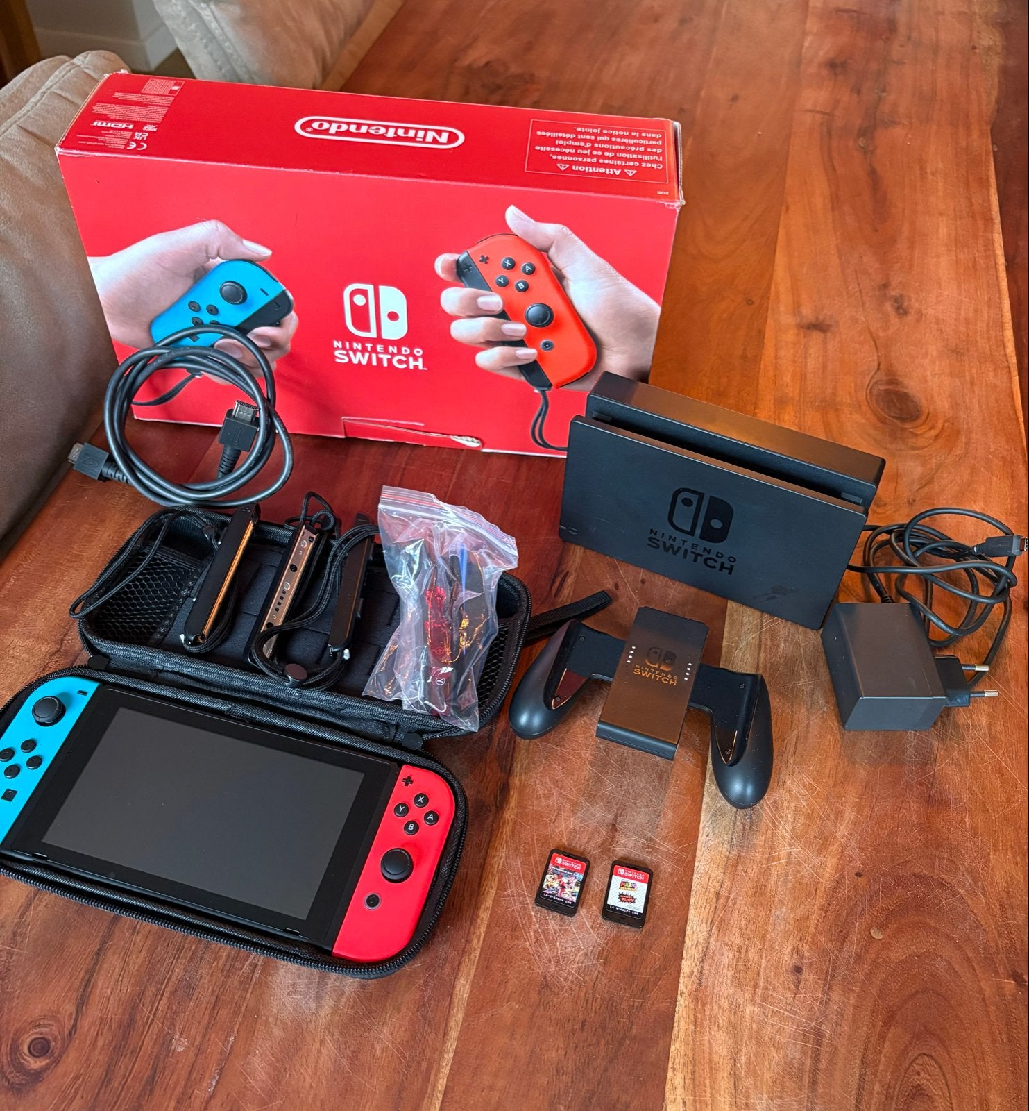 Nintendo Switch met 2 games en accessoires, Met games, Met 2 controllers, Ophalen of Verzenden, Zo goed als nieuw